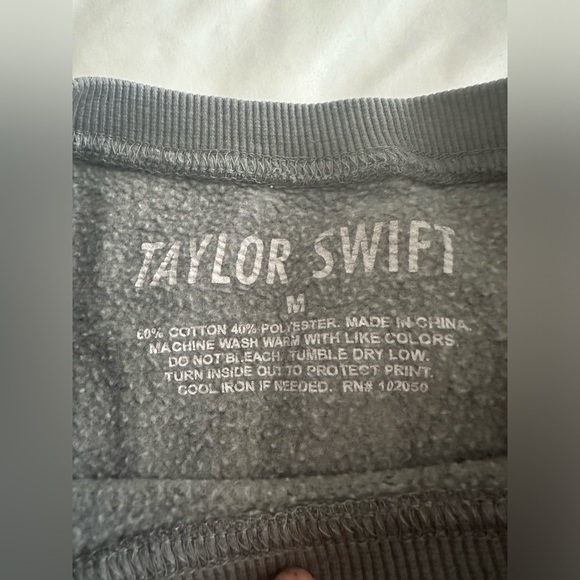 Taylor Swift RED Album Authentic Merch Gray Sweatshirt Oversized Women’s Sz M - Picture 3 of 5